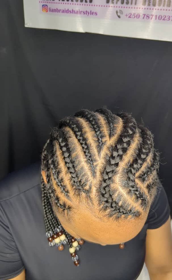 LianBraids's tweet photo. Don’t you think it’s time to get new braids with us😊 just make a call or WhatsApp 0787102371 to book your appointment 💃🏽 https://t.co/3l8jg5bbNu