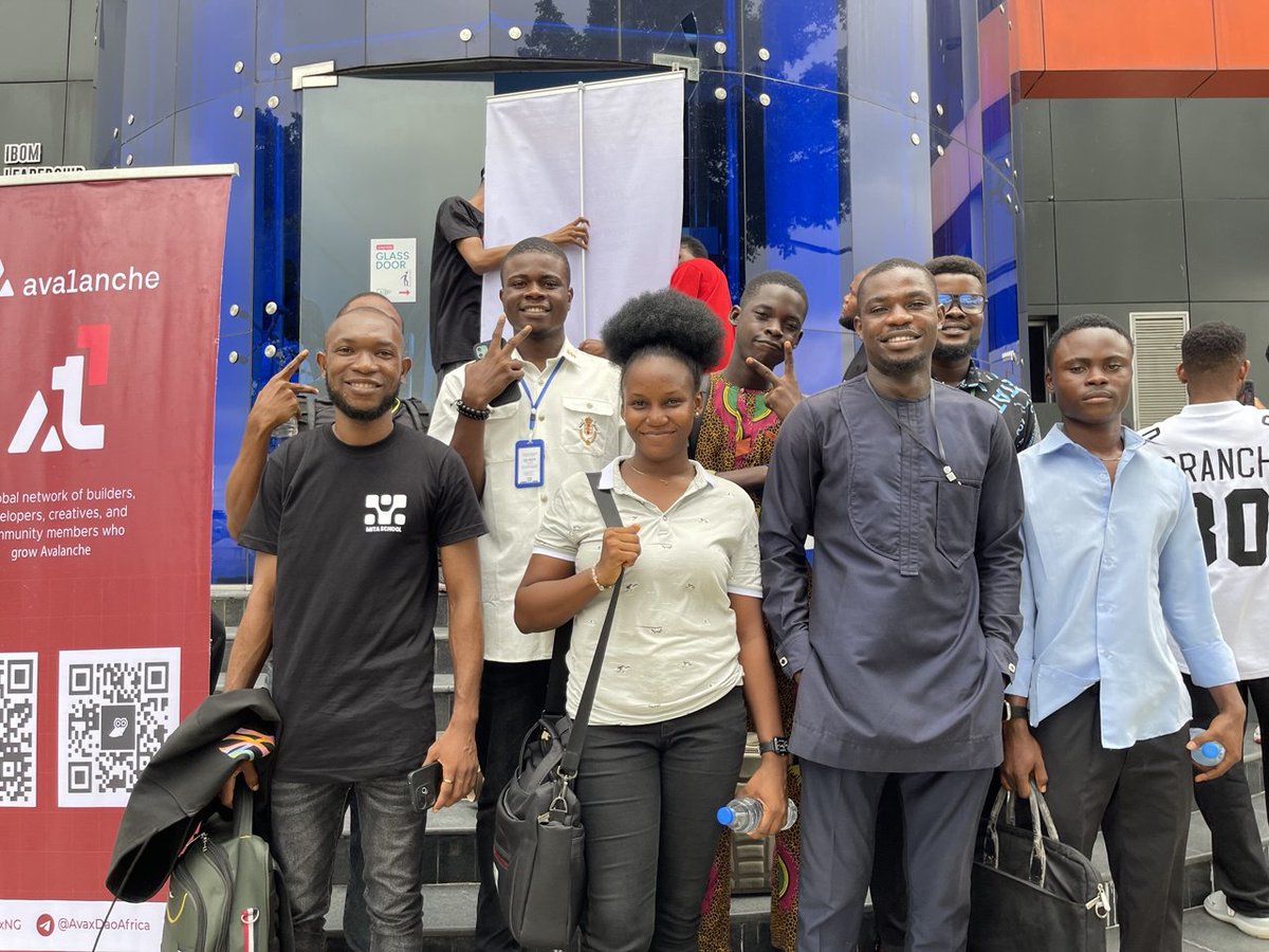 everule01's tweet image. Spent the day at the Avalanche developers workshop learning about the Blockchain and connecting with other developers. The future is on-chain⚡. 
#Avalanche #MitaSchool