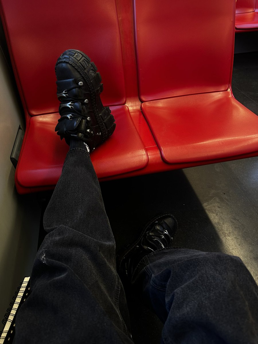 ich in der ubahn du an der leine :) was sagst du dazu? kannst nicht hast ja nen beisskorb auf hahah du hund 

findom • femdom • herrin • geldherrin •
zahlsklave • zahlschwein • zahlhund