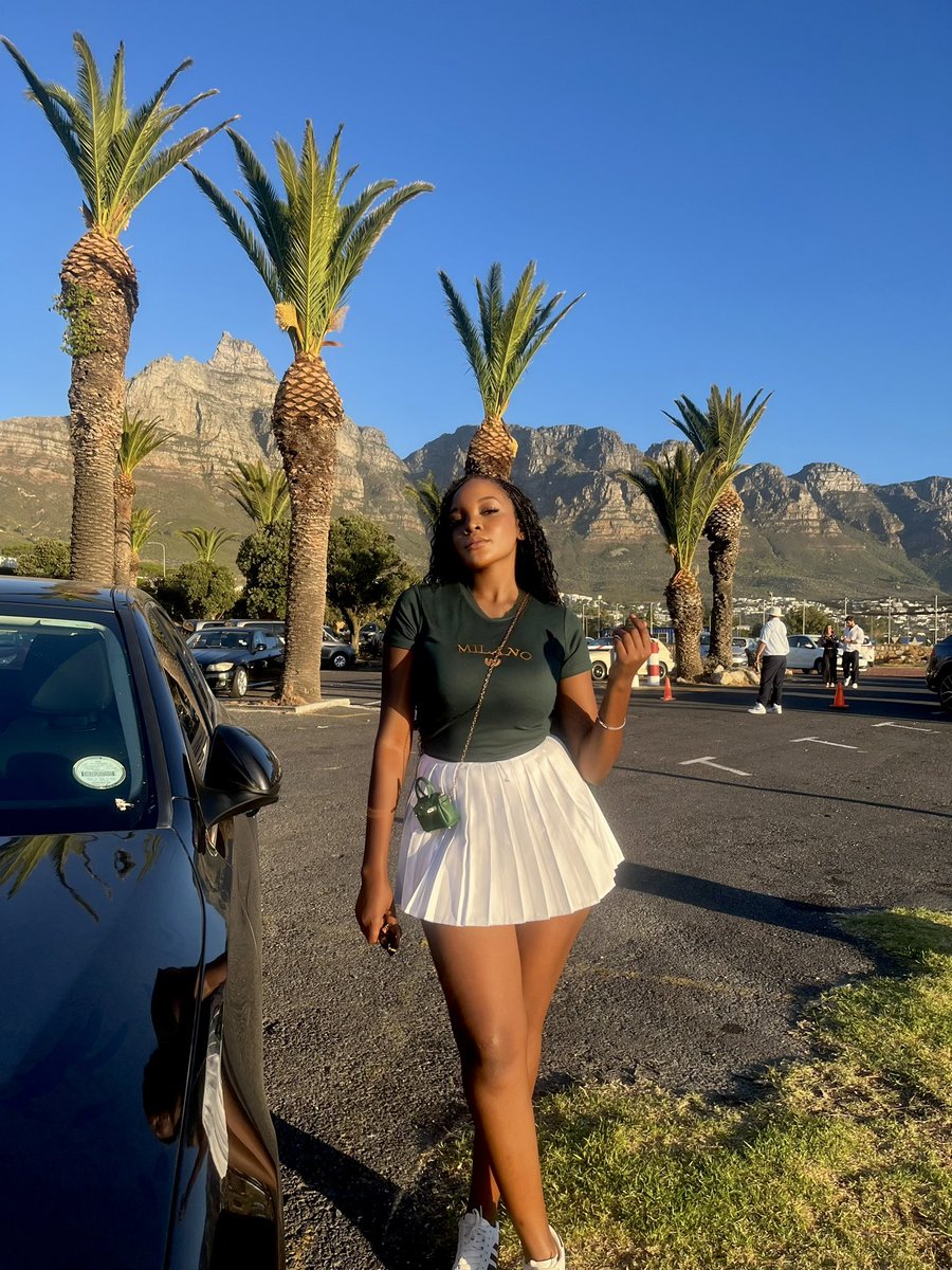 Stay connected to whoever brings out the best in you✨❤️