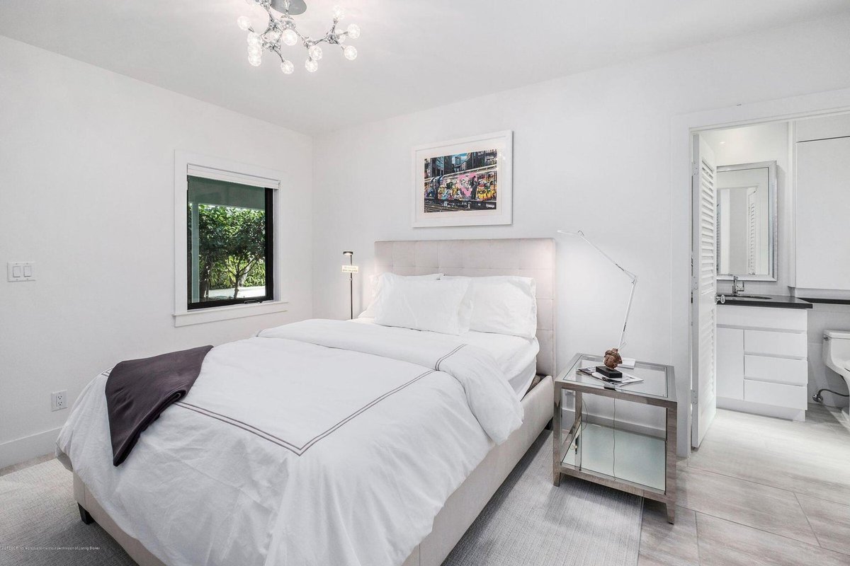 AgentMikeCheck's tweet image. 💥PRICE IMPROVEMENT💥
      SUMMER RENTAL 
📍122 Peruvian Ave. #7 Palm Beach, FL📍 
💰Offered At: $10,500
Beds: 2 🛏Baths: 2 🚽 Sq Ft: 923
✔️ Maid Service 
✔️ Stainless Steel Appliances
✔️Central Air Conditioned 
✔️Washer/Dryer
✔️Parking 
✔️Close to Beach