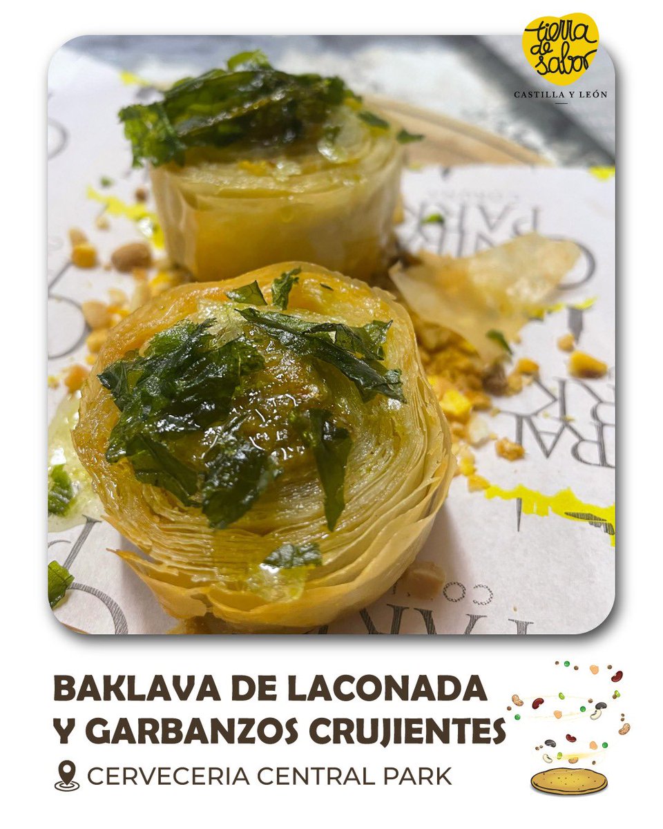 «Baklava de Laconada y Garbanzos Crujientes» de #DiegoHernán
9 capas de pasta filo rellenas de lacón con grelos y chorizo, y polvo de #GarbanzodeFuentesaucoIGP frito. Todo decorado con caramelo de aquafaba, polvo de chorizo seco y grelos fritos. #desTAPAlasLEGUMBRES #ACoruña