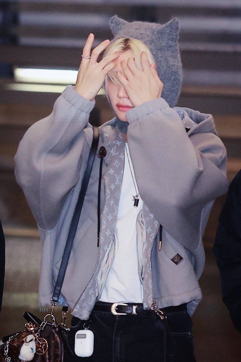 _hjhi's tweet photo. 241212 ICN 
^｡‸｡^✈️

#AprilFoolsDAY #만우절 
#용복 #Felix #李龙馥 #フィリックス
#SKZ #StrayKids #스트레이키즈 https://t.co/jzg3Fn8Bxp
