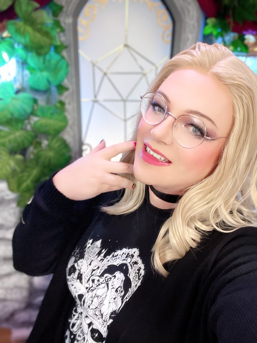 Mara Holmes tweet media