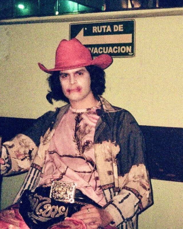 'La Muerte en Realidad no Existe' es el nuevo viaje gótico de Clothing. ⚡️ Disfruta el álbum aquí, bit.ly/4iMqzEY.