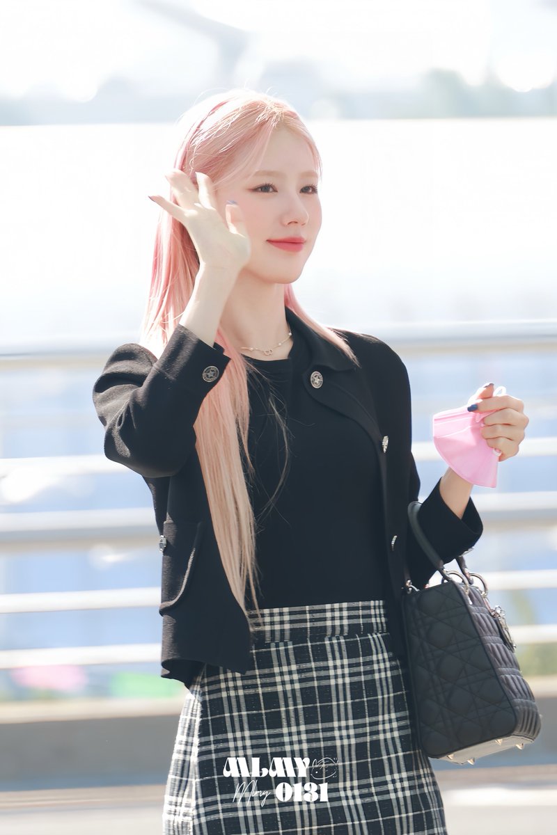 MLMY0131's tweet photo. 𝑯𝒂𝒑𝒑𝒚 𝑨𝒑𝒓𝒊𝒍 𝑭𝒐𝒐𝒍'𝒔 𝑫𝒂𝒚 

#여자아이들 #아이들 #GIDLE
#미연 #MIYEON https://t.co/6QG64LzXw2