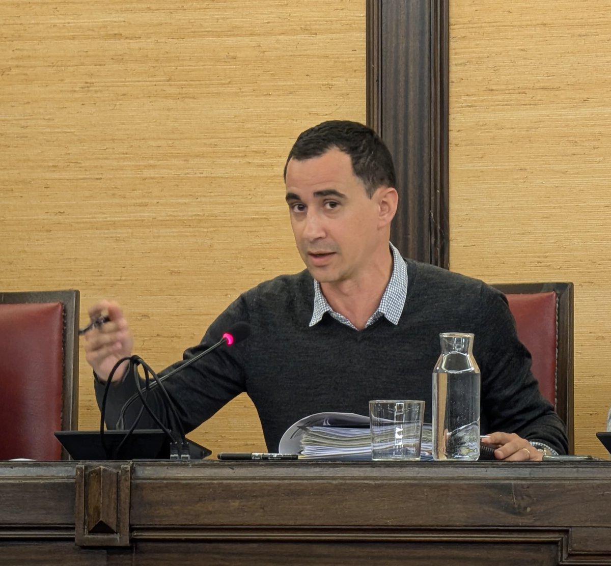 <a href="/MireiaG_S/">Mireia González Sáez</a> <a href="/pscsantacoloma/">PSC Santa Coloma de Gramenet</a> <a href="/Crisvarso/">Cristina Vargas</a> <a href="/blancapadros/">Blanca Padrós</a> <a href="/LadyTrascndArt/">Sara Martínez Zapata</a> <a href="/ErcGramenet/">ERC Gramenet</a> En el següent punt del dia es proposa al #Plegramenet l'aprovació inicial de la modificació puntual de Pla General Metropolità al Front Fluvial del Raval III. Explica el punt el tinent d'alcaldessa <a href="/tonisuarez_/">Toni Suárez</a>