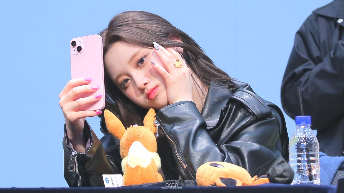 231029 #AprilFoolsDay
#라잇썸 #나영 

친구 최애 구경 갔다 왔어요~.~222