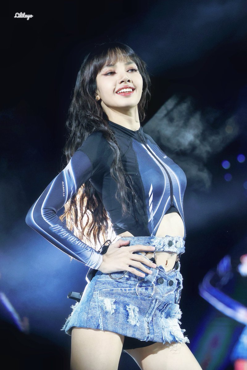 Keep smiling😝

#LISA #LALISA #LLOUD