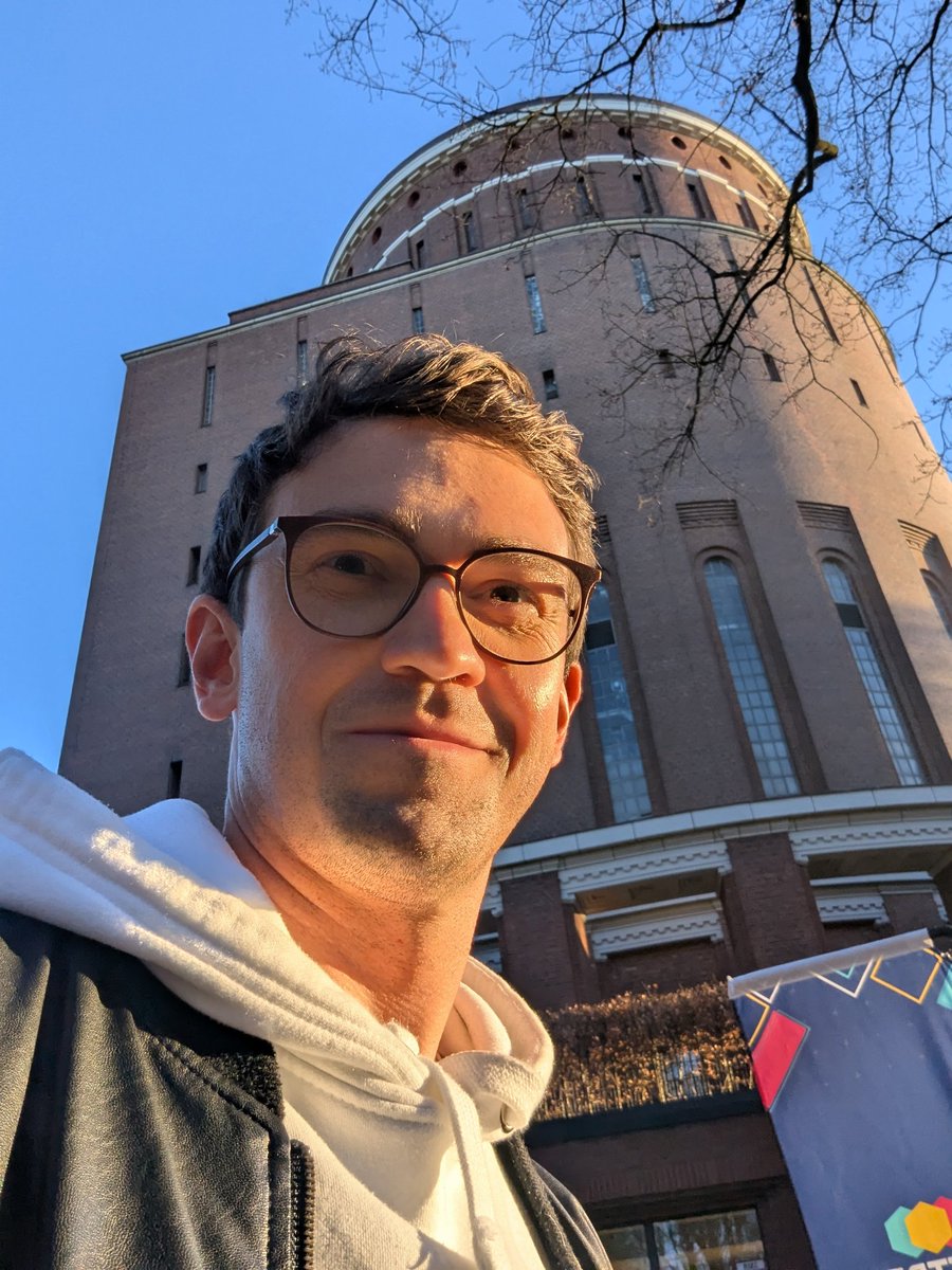 Mit ExSpaceX <a href="/HansKoenigsmann/">Hans Koenigsmann</a> im Planetarium Hamburg