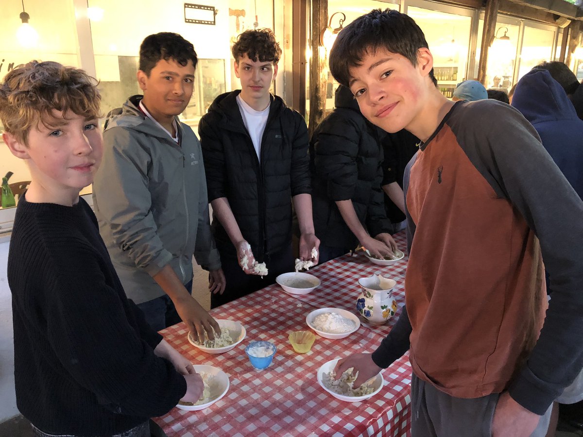 RGSGClassics's tweet photo. Making our own dinner! Pizza making in Sorrento. https://t.co/BPAZOAatH1