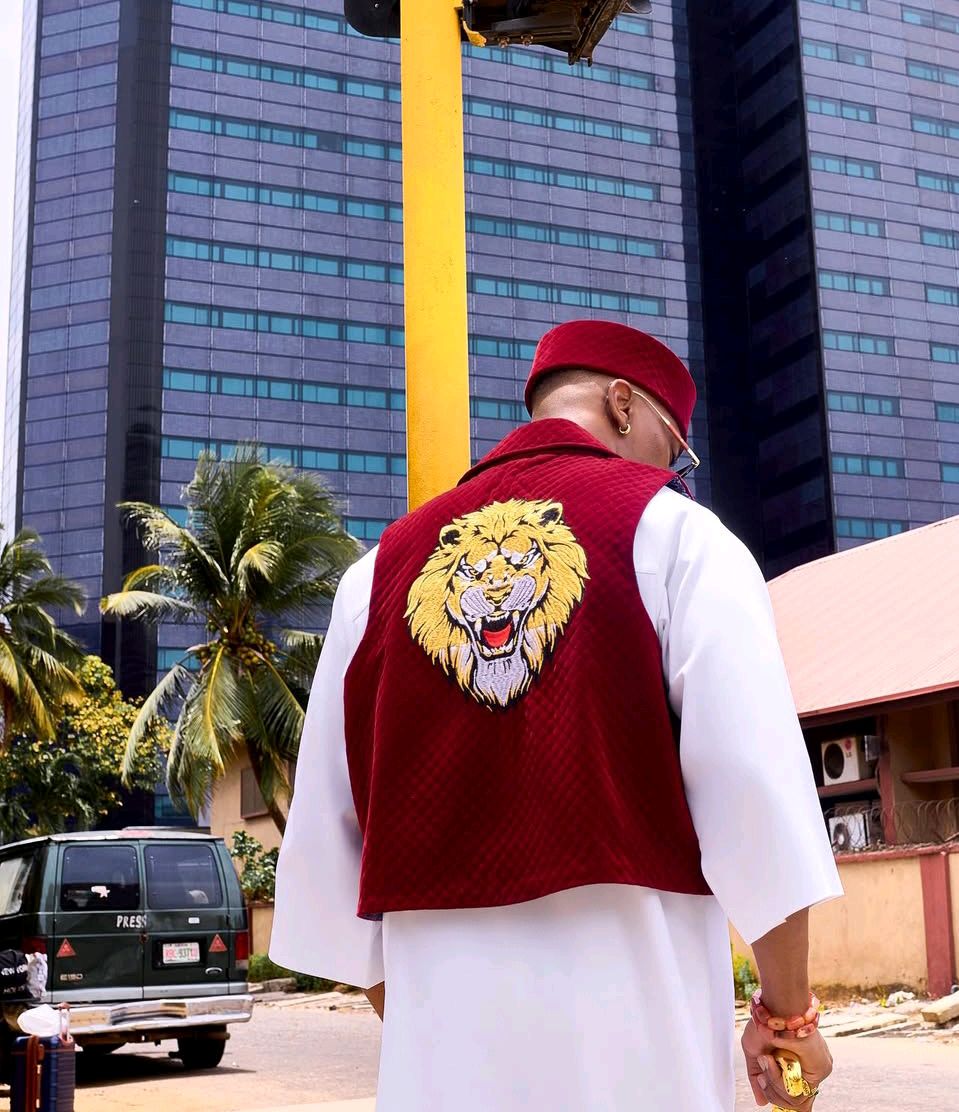247naijabuzz's tweet photo. The new Odogwu vibes with #BBNaija Saga Adeolu! 🌟 Have any Igbo name suggestions for him? Drop them below! ❤️❤️ 

#NaijaVibes #CultureRich #247naijabuzz https://t.co/MWGAMhIGKd