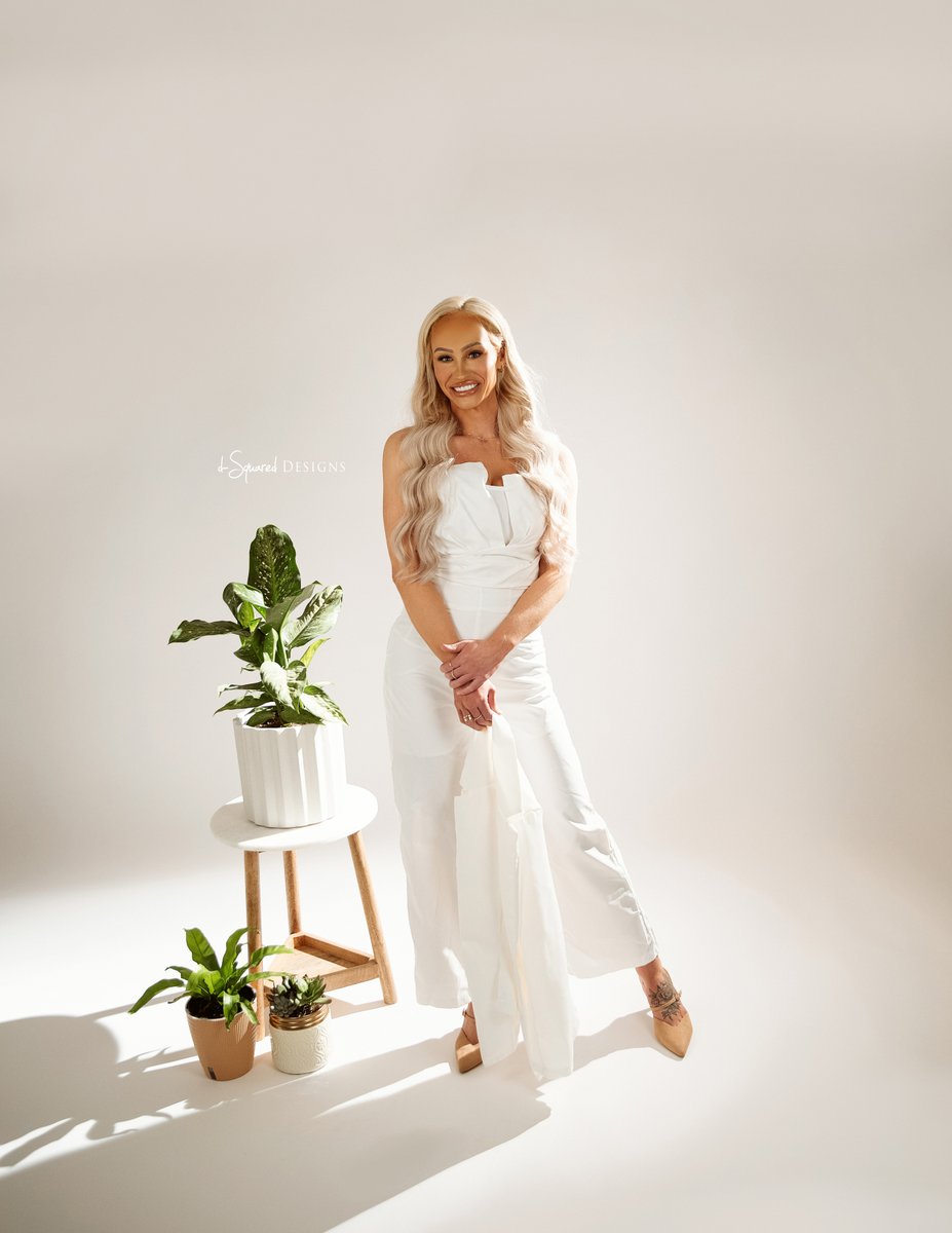 dsquareddesigns's tweet photo. We have been DYING to share this incredible boss lady to your feed! She's a walking miracle. God is working BIG in her life and has a huge professional announcement coming soon! 
Ready to book a branding session? Email us! info@dsqdesigns.com #healthspa #brandingphotography https://t.co/8GMG0HxyUY