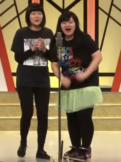 odaueda's tweet image. ミニスカ参考画像
これに黒タイツ履いてない時もあったのでパンツ丸見え時代がありました
 #がっちゃんこ