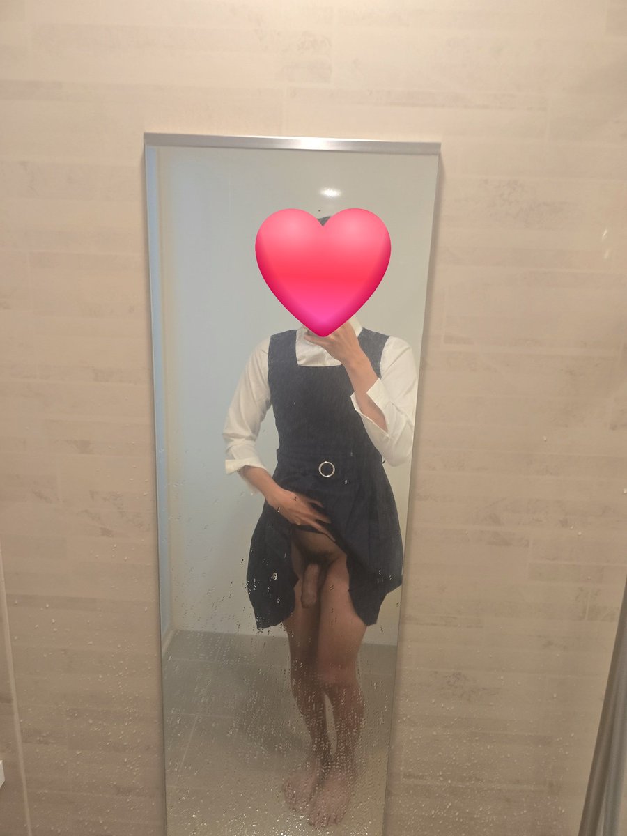 跟班上同學去日本玩的小狐狸，偷偷在色色的店買了JK制服和色色的入浴劑（趁同學在忙偷偷換上）。(被同學們發現的話，之後就只能變成主人們（同學）的肉便器了。