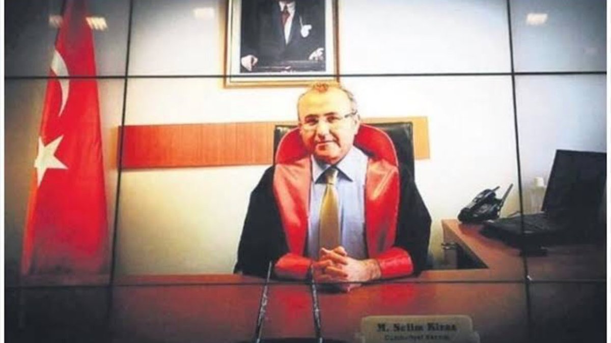 31 Mart 2015'de makamında uğradığı hain saldırı sonucunda şehit olan Savcı Mehmet Selim KİRAZ ‘ı rahmet ve şükranla anıyorum, Ruhun şad, mekanın cennet olsun…