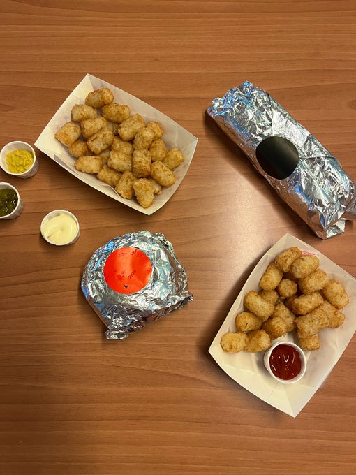 この#NationalTaterdayで祝いたいですか？オンボードフードギャレーでテータートッツをお