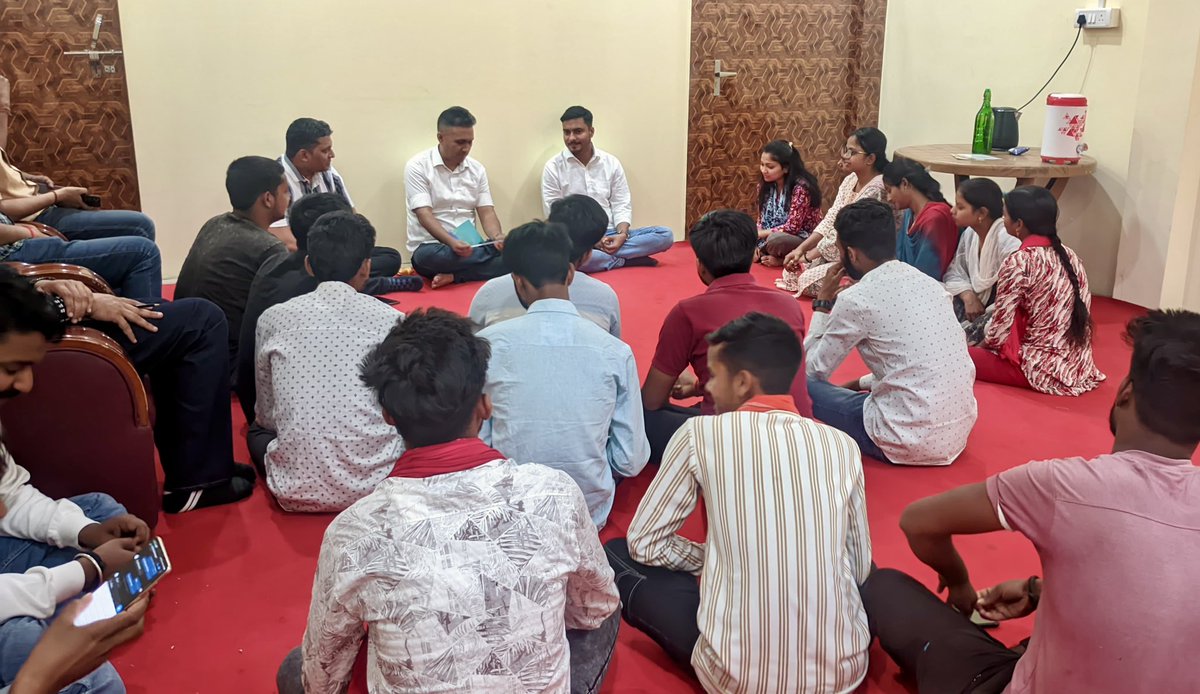 anandmishraips's tweet image. युवाओं को नौकरियों से आगे सोचने, आत्म-विकास और नेतृत्व की ओर बढ़ने के लिए प्रेरित कर रहा हूँ। वे बिहार के भविष्य की नींव हैं—उन्हें नए अवसरों को अपनाना चाहिए!

हमसे जुड़ें: 9599682100
🌐 anandmishra.co