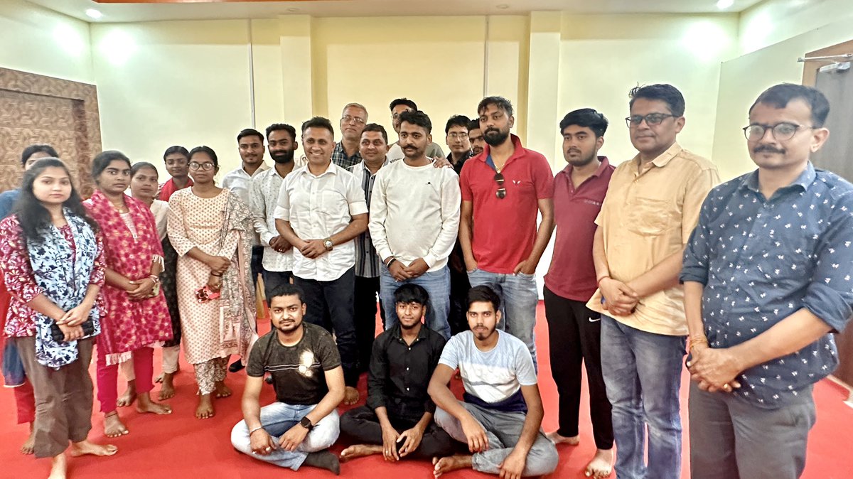 युवाओं को नौकरियों से आगे सोचने, आत्म-विकास और नेतृत्व की ओर बढ़ने के लिए प्रेरित कर रहा हूँ। वे बिहार के भविष्य की नींव हैं—उन्हें नए अवसरों को अपनाना चाहिए!

हमसे जुड़ें: 9599682100
🌐 anandmishra.co