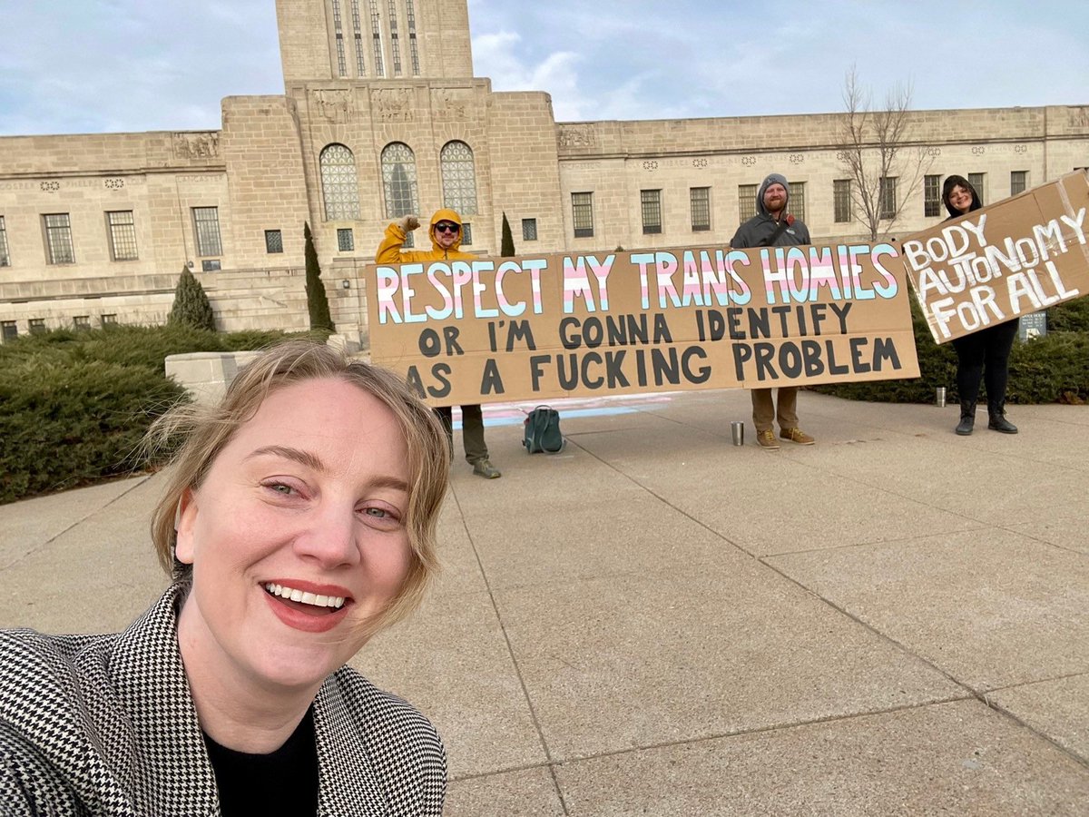 NebraskaMegan's tweet image. It’s a beautiful day to love trans people!!! 🏳️‍⚧️🏳️‍⚧️ #TDOV2025