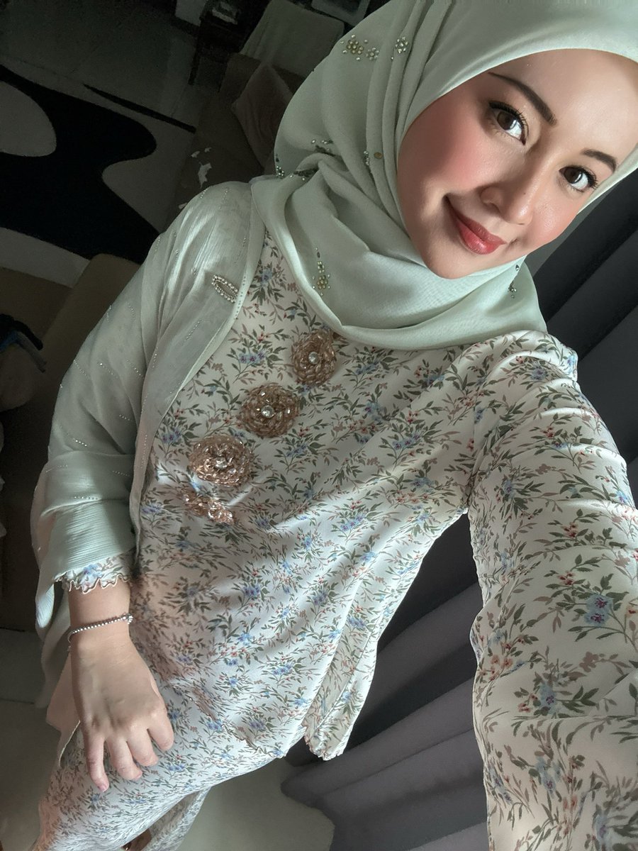 adriniadlin's tweet photo. Raya tahun ni mostly warna ni kan? https://t.co/ByozI45mxp