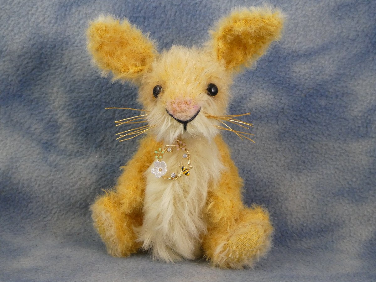 TheWordOfErynn's tweet photo. Sunshine colours to celebrate the start of Summer time 💛 Primrose and Piper are both miniature 4" One of a Kind #ArtistBears ready for their new homes #BramberBears https://t.co/kZVATO0kxu https://t.co/I7rv2LI2IV