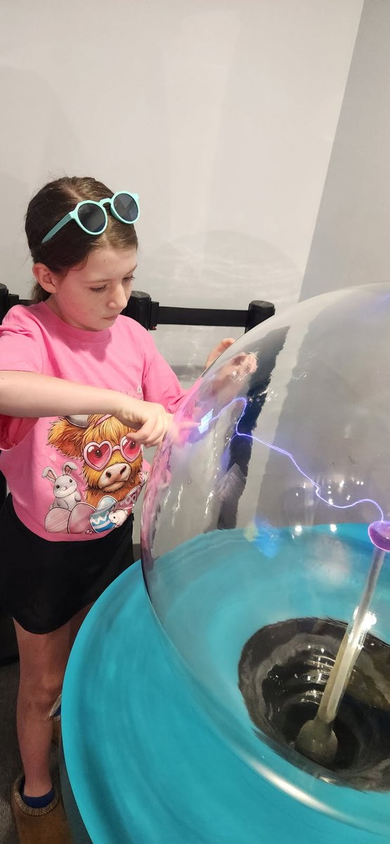 Update: Cathryn's surgery is scheduled for 945 tomorrow morning! Send all the thoughts, prayers, etc their way. If you'd like to send a word of encouragement to her, send it to Taira!

#Pray4Cathryn🩵