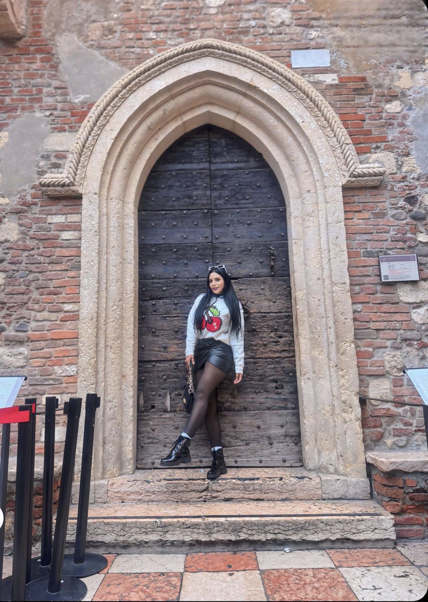 johy_09's tweet photo. #verona #italy #คิมซูฮยอน ❤️🌹 https://t.co/m5HMZQLqrC