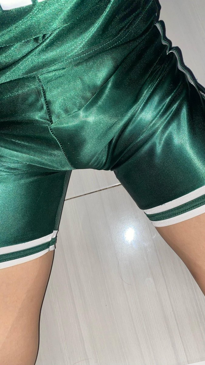 mau nitip tytyd aku di b*ol kmu boleh ga? ehehe..

#fetishjersey #Jersey #basketball #celanabasket #shinyshort #fetishseragam #seragam #smp #celanasmp #celanalicin