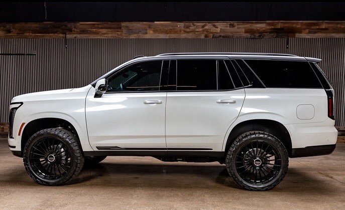 liftedtrucks's tweet image. 2025 Cadillac #Escalade. Beautiful! #TX04414 
 
* Paint matched chrome delete with black out tuxedo roof and black out emblem package 
* 3.5” @teamreadylift suspension  
* 24” @vossenwheels forged wheels 
* @NittoTire Recon Grapplers 

*Sold. Others to choose from! (833) 640-2740