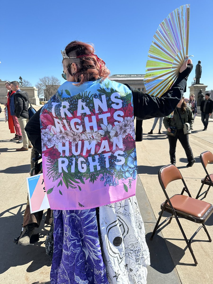 mosaicgraffiti's tweet image. I wasn’t able to stay long but I’m glad I caught the end. So many beautiful people!!! #TransDayOfVisibility #JusticeForSam