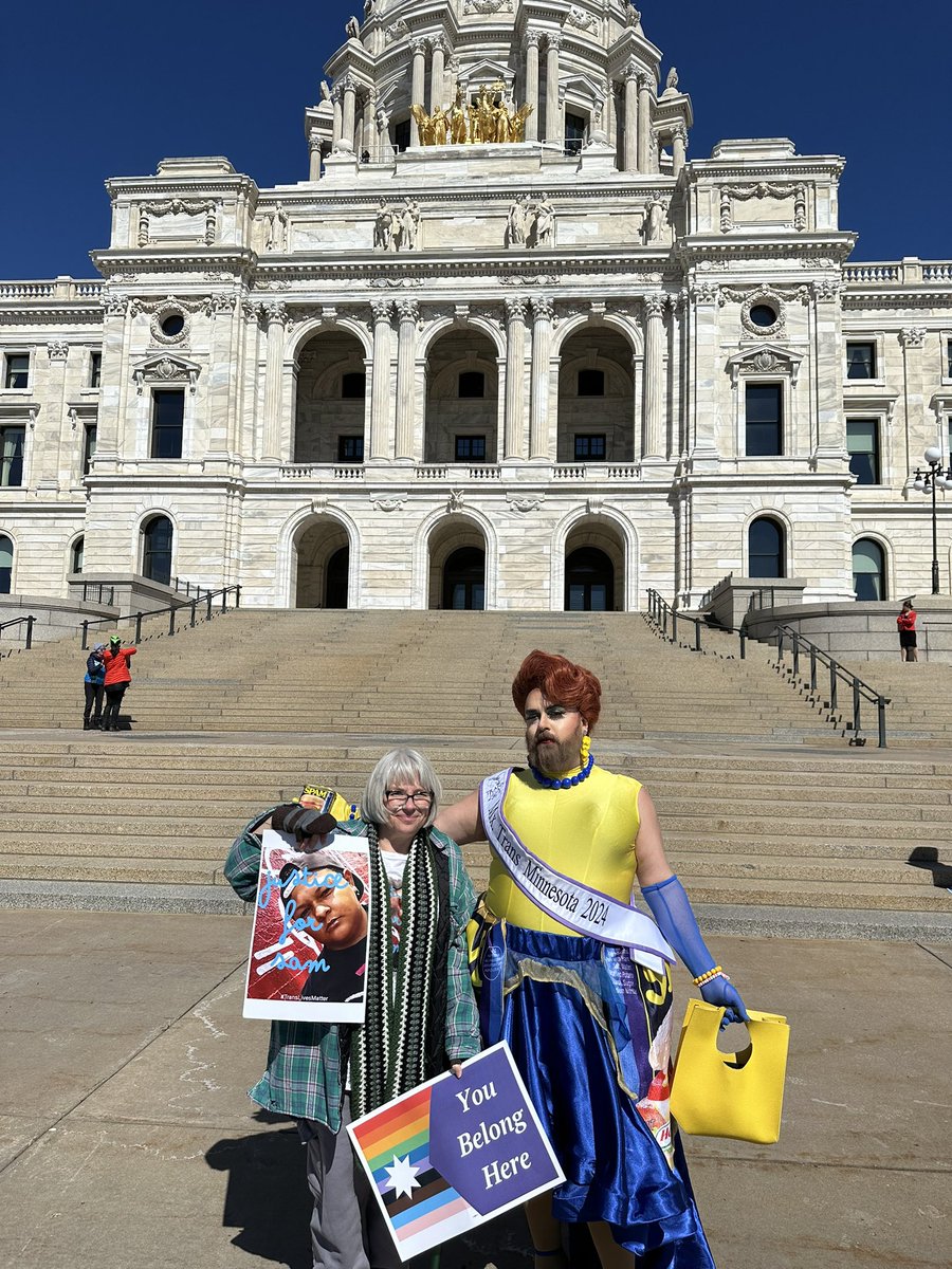 mosaicgraffiti's tweet image. I wasn’t able to stay long but I’m glad I caught the end. So many beautiful people!!! #TransDayOfVisibility #JusticeForSam