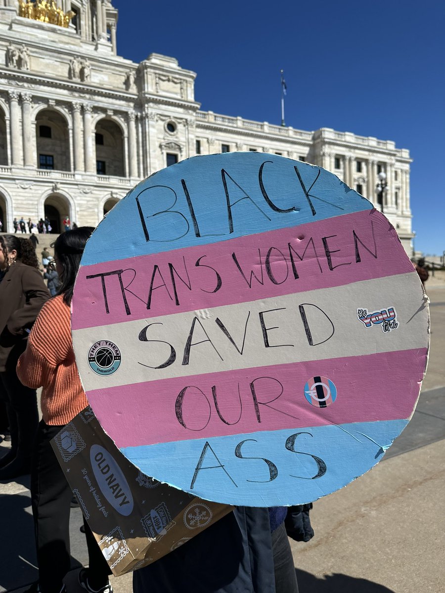 mosaicgraffiti's tweet image. I wasn’t able to stay long but I’m glad I caught the end. So many beautiful people!!! #TransDayOfVisibility #JusticeForSam