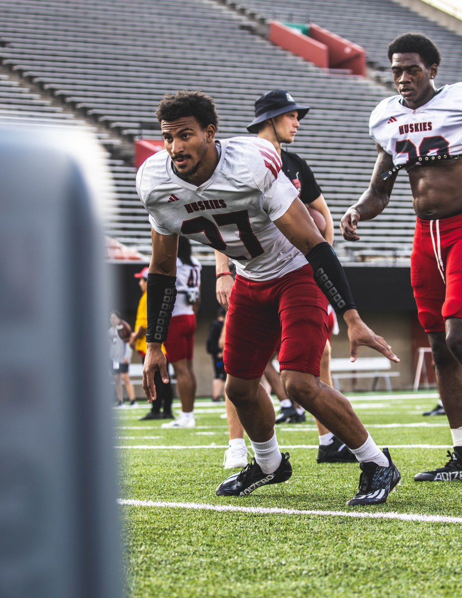 Thomas Hammock (@niucoachhammock) on Twitter photo Look for the Porter Brothers to make a lot of Special plays for the Huskies in 2025. <a href="/TreyPorter24/">TreyPorter🇯🇲</a> & <a href="/ElijahP2312/">Elijah Porter</a> set the standard for #TheHardWay Look for the Porter Brothers to make a lot of Special plays for the Huskies in 2025. <a href="/TreyPorter24/">TreyPorter🇯🇲</a> & <a href="/ElijahP2312/">Elijah Porter</a> set the standard for #TheHardWay
