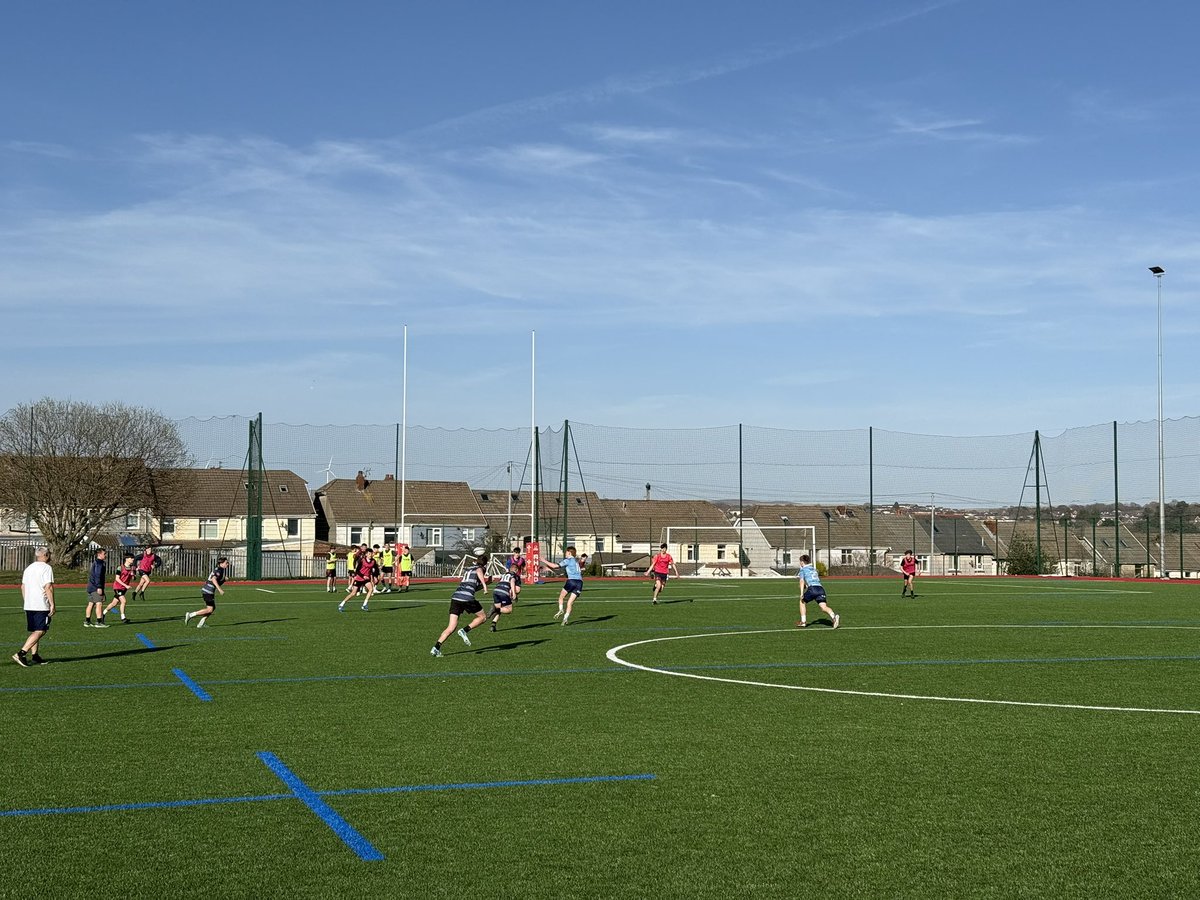𝑪𝑷𝑫 - 𝑪𝑨𝑬𝑹𝑷𝑯𝑰𝑳𝑳𝒀 𝑯𝑼𝑩𝑺⤵️

Huge thank you to the coaches who attending our Caerphilly Hubs CPD this afternoon! 

We showed how a EPP/Dewar Shield training session might run🫡

#CoachEd | <a href="/WRU_Community/">WRU Community - Wrth galon y genedl</a> 🔴
<a href="/JoelRaikes/">Joel Raikes</a> @MrHughesHub <a href="/CoreyHewlett/">Corey Hewlett</a> <a href="/DragonsHUBs/">WRU x Dragons HUBs</a>