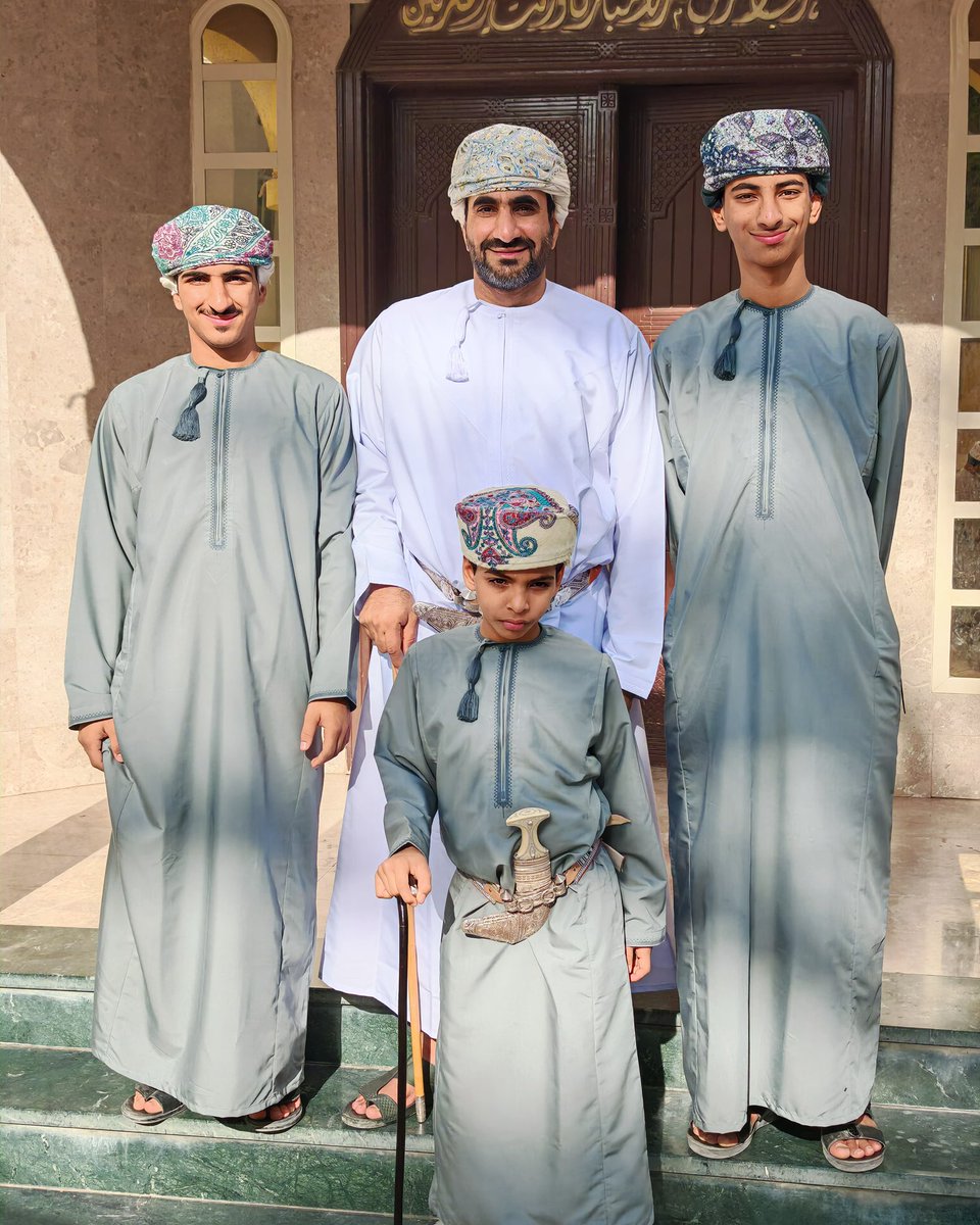 "في العيد نرتب أحلامنا كما نرتب موائدنا، نضع الأمنيات على أطراف الأمل، ونترك للفرح فسحة كي يمرّ دون أن يعترضه الحزن".

كل عام وأنتم بفرح وسعادة 

 #لقطة_عمانية_في_العيد