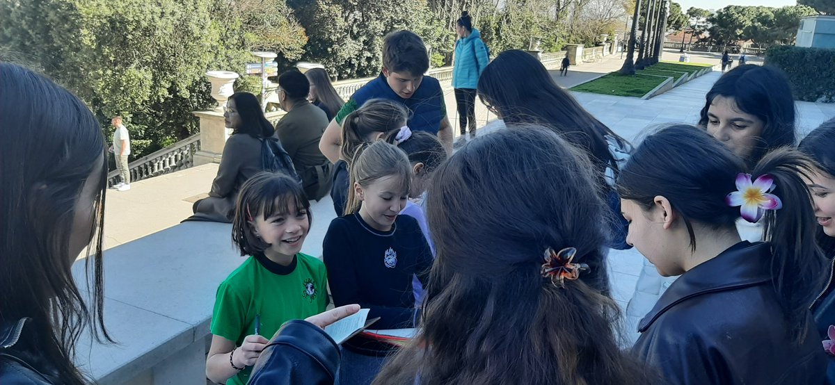 Quin dia tan fantàstic hem passat a Barcelona! Els nens i nenes de 5è hem anat a Montjuïc a entrevistar els turistes que visiten la ciutat. Abans, a classe, hem hagut de pensar les preguntes, les hem preparat i també les hem practicat. 🇬🇧 #welovenglish