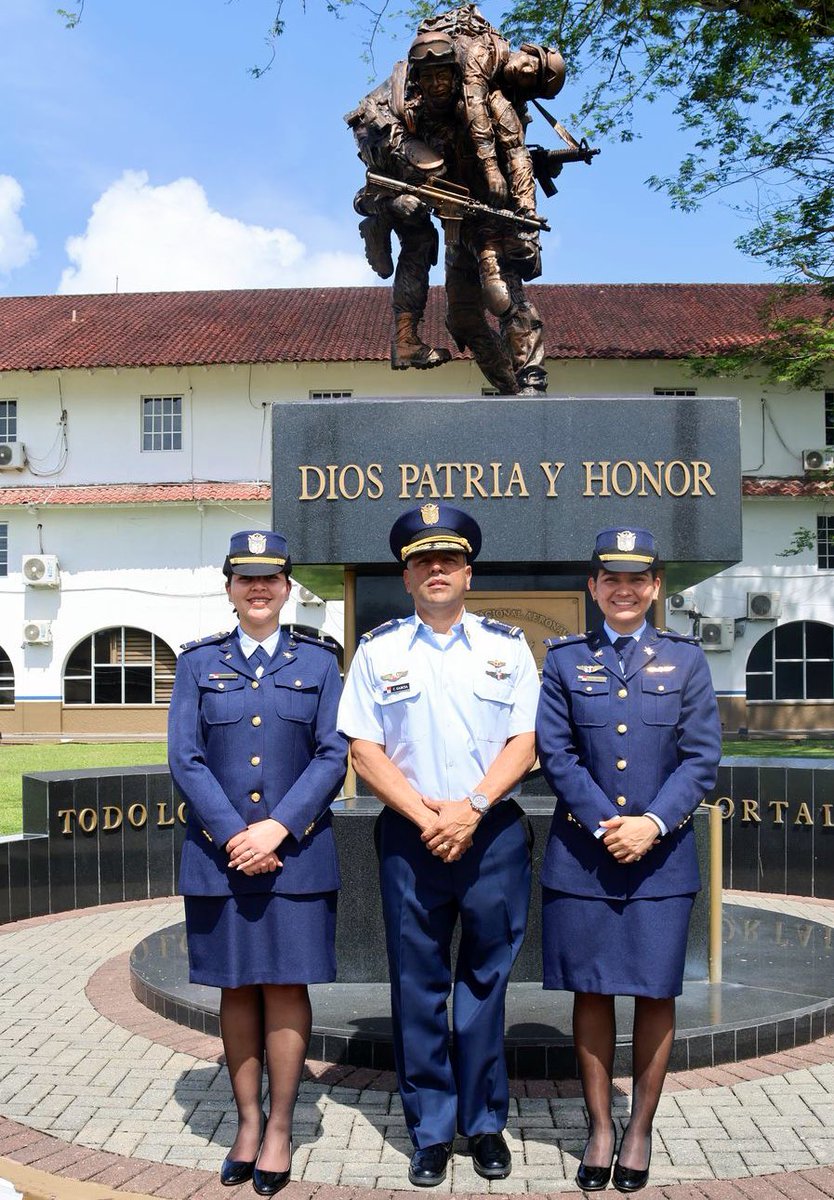 aeronavalpanama's tweet photo. Felicidades a las unidades femeninas, Tte. Yinelly Cruz, Tte. Evelia Domínguez y la Lic. Ana Auón, quienes completaron con éxito el curso de inglés en el extranjero, el cual tuvo una duración de 9 meses. 
Fueron recibidas por el Comisionado Clemente García, Dir. Nac. de Docencia. https://t.co/zJoacI4DvD