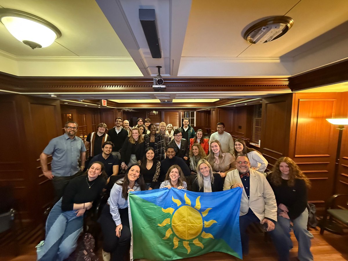La bandera de la insurrección energética llegó al Center for Latin American Studies de Georgetown University, donde la semana pasada se llevó a cabo el panel “Casa Pueblo: Direct Democracy and Sustainable Development”, con los profesores Arturo Massol Deyá y Pedro Reina Pérez.