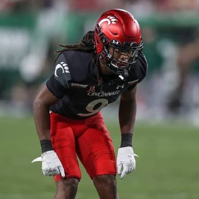Quintin Roy (@quinroy870) on Twitter photo #Blessing to say I've received another D1 offer from <a href="/GoBearcatsFB/">Cincinnati Football</a> 🙏🏾 <a href="/coach_stepp/">Coach Stepp</a> <a href="/PBZebrasFB/">Zebra Stripes</a> <a href="/CoachMike2Will/">Coach Mike Will</a> <a href="/UnderArmour/">Under Armour</a> <a href="/DemetricDWarren/">Demetric D. Warren</a> <a href="/247Sports/">247Sports</a> <a href="/RivalsCamp/">Rivals Camp Series</a> <a href="/On3Recruits/">On3 Recruits</a> <a href="/GoMVB/">GoMVB Get Seen. Get Serious. Get to the Next Level</a> <a href="/tctabler/">PrepRedZoneTom Tabler</a> <a href="/RecruitNationUS/">Recruit Nation</a> <a href="/RecruitNationUS/">Recruit Nation</a> <a href="/SpurrierCoach/">Coach Steve Spurrier II</a> #Blessing to say I've received another D1 offer from <a href="/GoBearcatsFB/">Cincinnati Football</a> 🙏🏾 <a href="/coach_stepp/">Coach Stepp</a> <a href="/PBZebrasFB/">Zebra Stripes</a> <a href="/CoachMike2Will/">Coach Mike Will</a> <a href="/UnderArmour/">Under Armour</a> <a href="/DemetricDWarren/">Demetric D. Warren</a> <a href="/247Sports/">247Sports</a> <a href="/RivalsCamp/">Rivals Camp Series</a> <a href="/On3Recruits/">On3 Recruits</a> <a href="/GoMVB/">GoMVB Get Seen. Get Serious. Get to the Next Level</a> <a href="/tctabler/">PrepRedZoneTom Tabler</a> <a href="/RecruitNationUS/">Recruit Nation</a> <a href="/RecruitNationUS/">Recruit Nation</a> <a href="/SpurrierCoach/">Coach Steve Spurrier II</a>