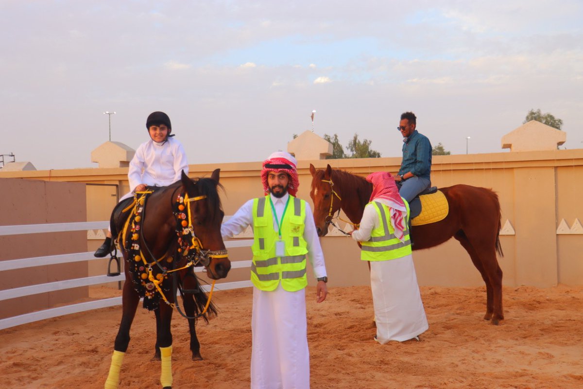 muni_shobah's tweet photo. 🎊 العيد  بهجة تجمع القلوب وسعادة تملأ الأجواء 🎉 
شاركنا ذكريات عيد زمان مع لمسات الحاضر .. ووزّعنا الابتسامة في #حي الشعبة القديم. 
كل عام وأنتم بخير ✨

#عيد_الفطر_المبارك
#فعاليات_العيد
#أمانة_منطقة_الحدود_الشمالية
#بلدية_الشعبة https://t.co/rulJ9sIS7F