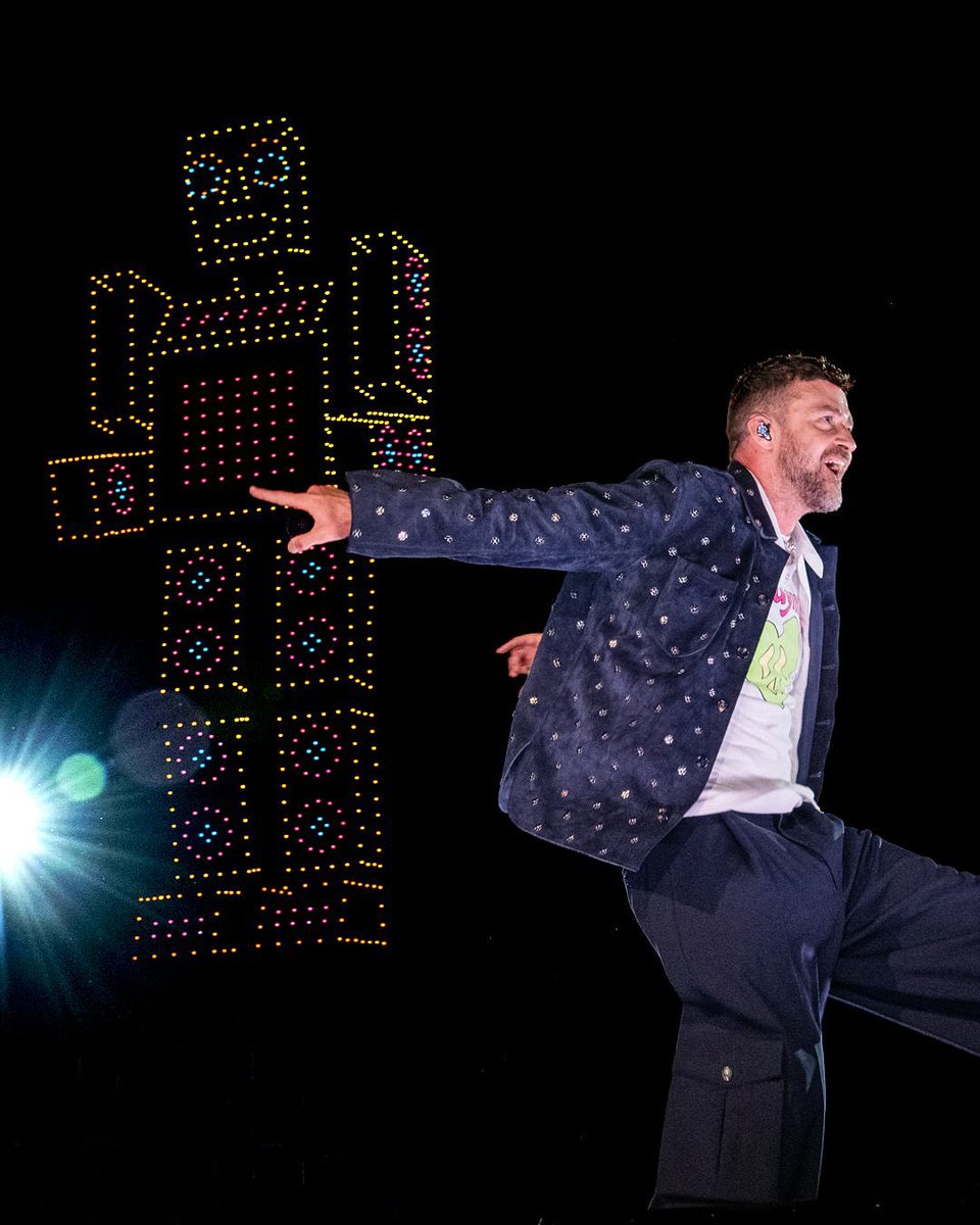 timberlarke's tweet photo. justin timberlake, 2025.
lollapalooza argentina. https://t.co/8pOr479EO6