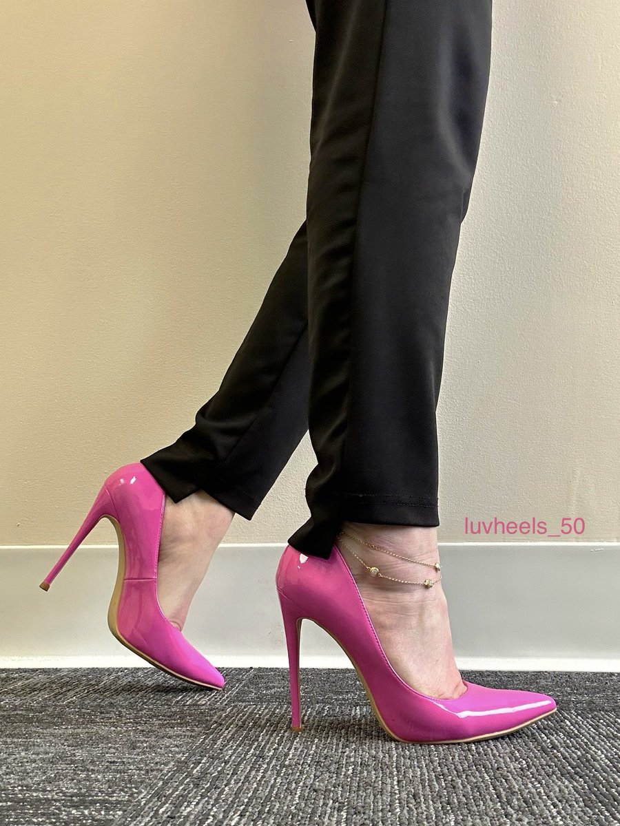 luv_heels's tweet photo. #luvshoes #officeheels #heels #highheels #MondayVibes #pink #stilettos #shoes #pinkheels 💗 https://t.co/xnff8ArWfj