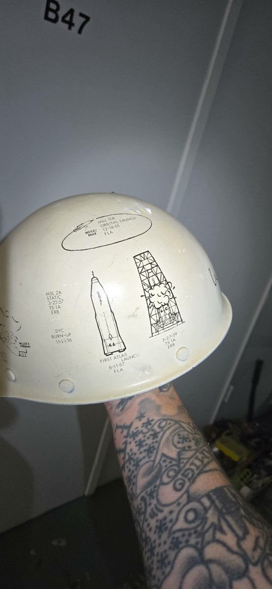 WalletHunt33744's tweet photo. Hey @elonmusk
check out my grandpa's General Dynamics Convair hardhat from his days engineering the Atlas 1 rocket! A piece of history that helped pave the way for SpaceX's innovations. Would love for you to see it! https://t.co/IvF22Dgtnn