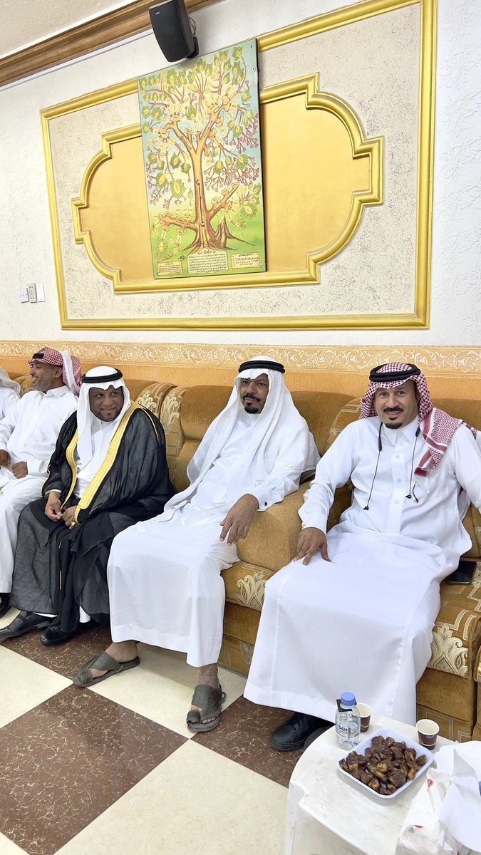 alwesmifamily's tweet photo. معايدة اسرة الوسمي بالكلابية https://t.co/vz3M56SHc2