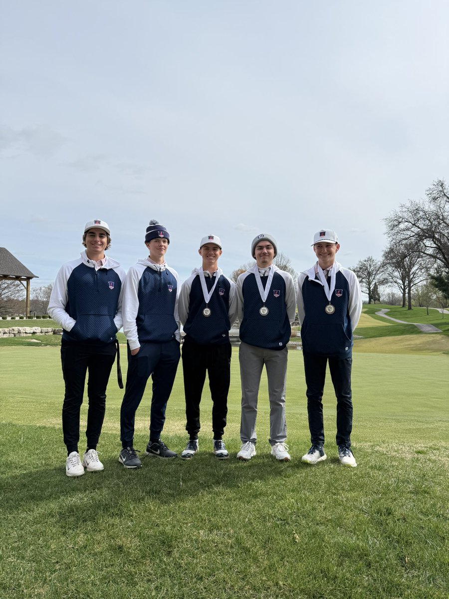 LindsayLHS's tweet image. Varsity had our 1st event of the year today at Bogey Hills. 
We placed 2nd as a team🥈in a very competitive tournament . 

*Cole Packingham T-2nd place ~shooting 75

*Dylan Handlan T-2nd place ~shooting 75

*Cameron Winkler 8th place~ shooting 81

Great start to the year!!!