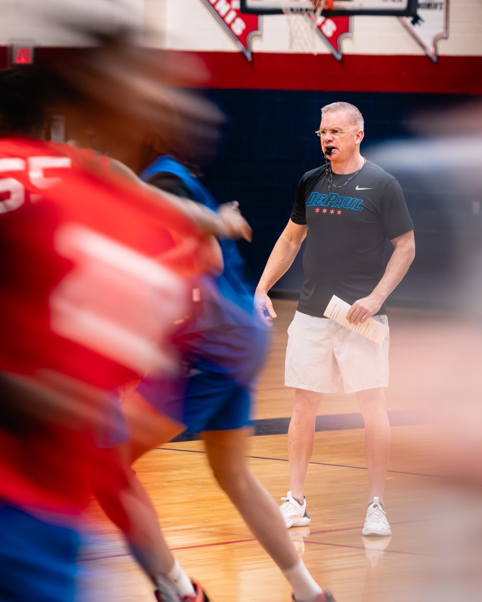 DePaulHoops's tweet image. eyes on the crown 👑

#BlueGrit 🔵😈