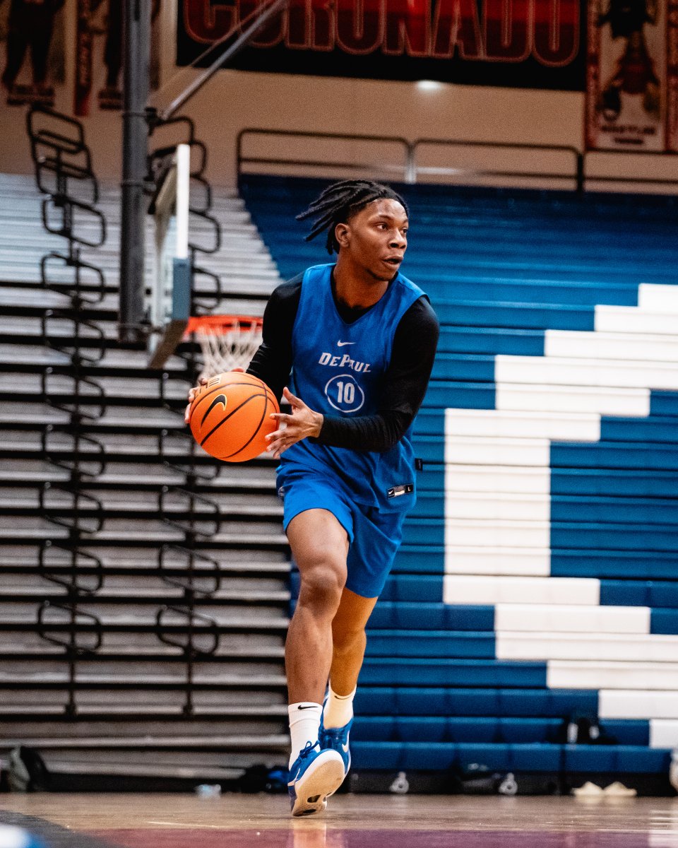 DePaulHoops's tweet image. eyes on the crown 👑

#BlueGrit 🔵😈