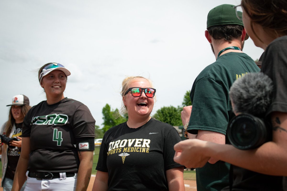 DroverAthletics's tweet photo. Here at USAO, we are blessed with the two best and most caring athletic trainers in the world!🌎

From the bottom of our hearts, we say 𝐓𝐇𝐀𝐍𝐊 𝐘𝐎𝐔 to Trixie Nyagesiba!💛💚

#NationalAthleticTrainingMonth x #DroverNation🏇 https://t.co/c3cbe41Wk7
