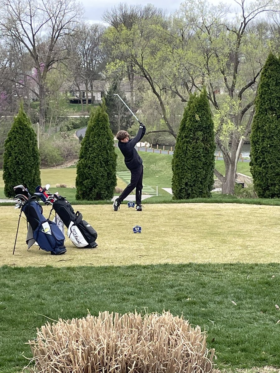 FarmGolf's tweet image. The Eagles competed in our first tournament of the season at Bogey Hills. We battled some tough conditions at the start, the players found their game by the end of the round. We play Winfield tomorrow at Sun Valley in our first conference match.